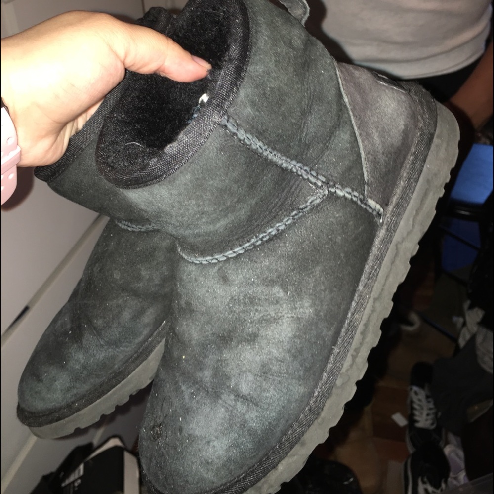 Black Mini Ugg Woman Size 6